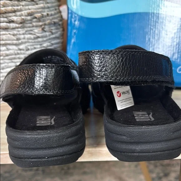 DREW Barcelona Black Slip-On adjustable sandal closed toe size 9.5 6E leather DREW Barcelona Black Slip-On adjustable sandal closed toe  main image 3
